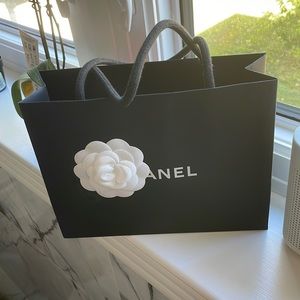 Chanel Small Shopping Bag w Cornelian flower🤍🖤